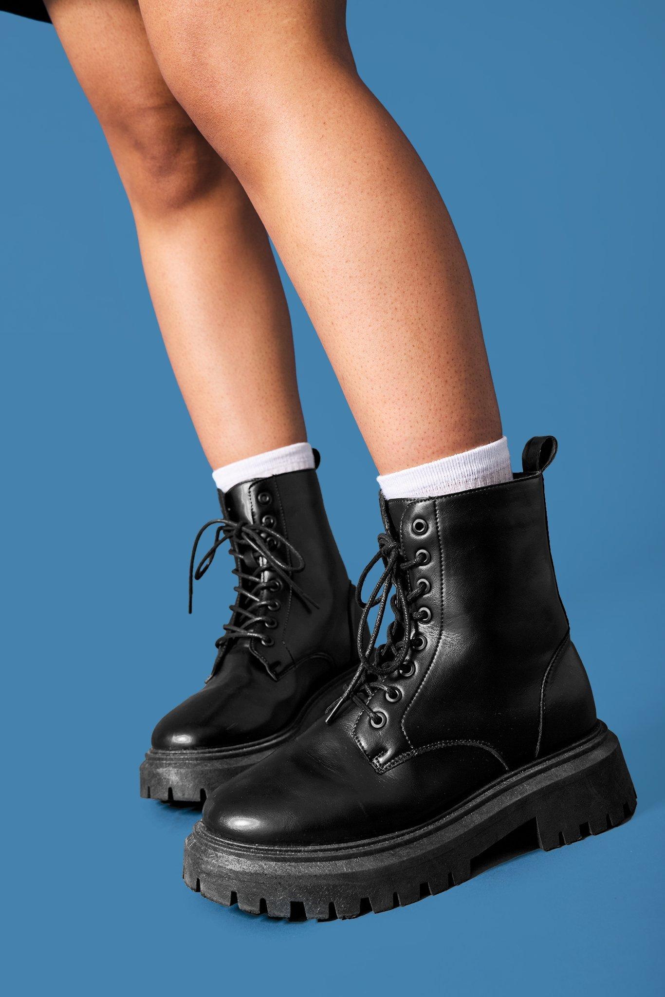 Boots online outlet shopping below 500