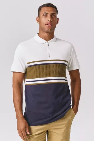 Colourblocked Golfer