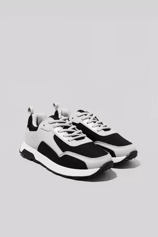 Lace-up Trainer