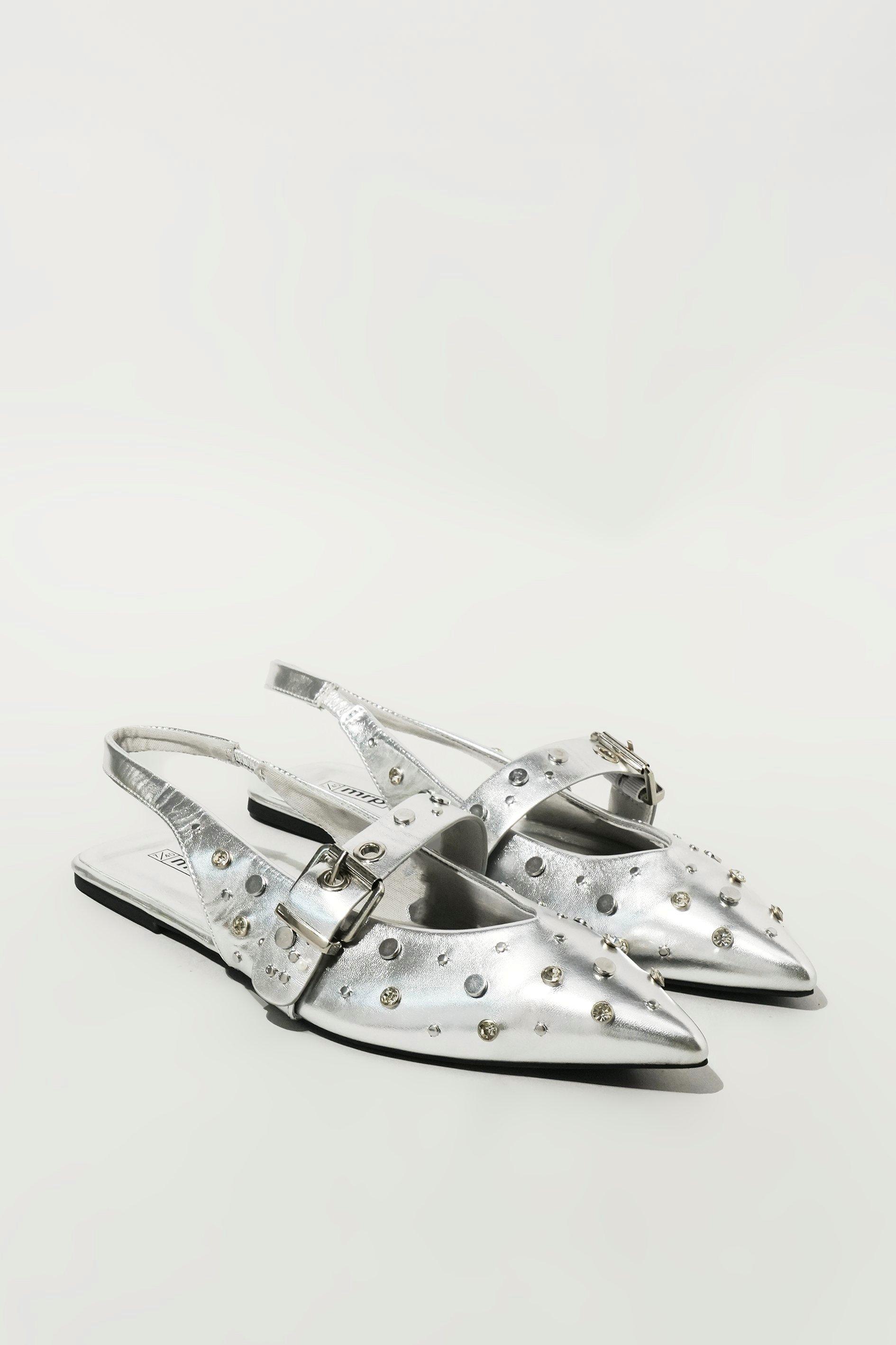 nike shoes with pointed back