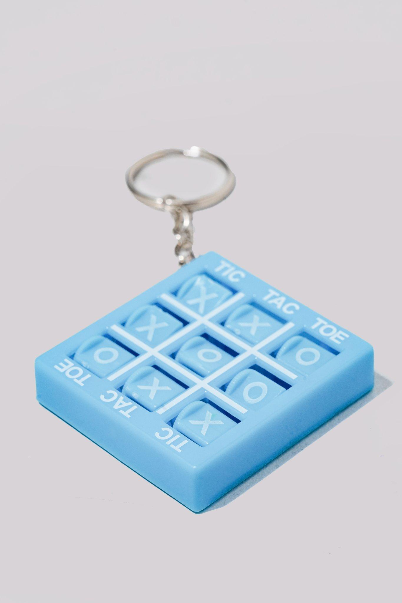 Keyring x and o game