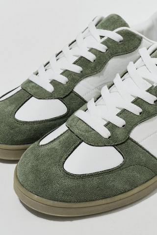 Sneaker