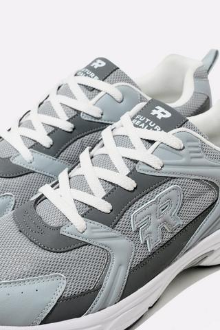 Trainer