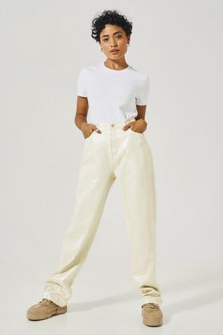 The Best White Tees By Brand & For Every Occasion - The Mom Edit