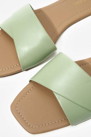 Cross-over Sandal