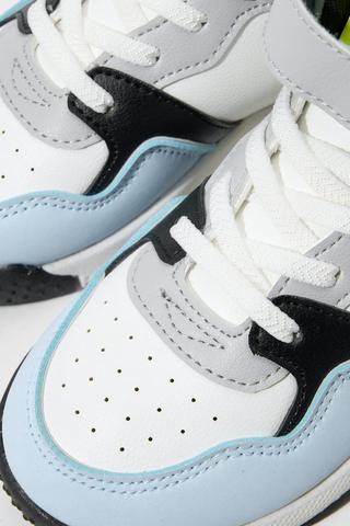 High Top Sneaker