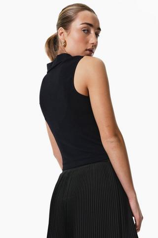 Seamless Active Golfer