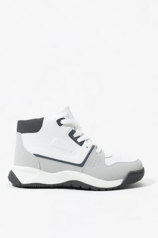 Mid Top Sneaker