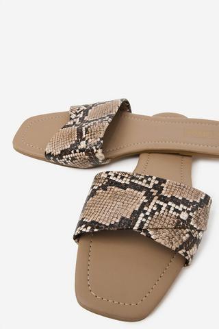 Cross-over Sandal