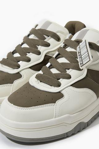 Sneaker
