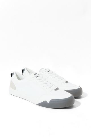 Sneaker