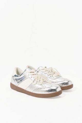 Sneaker