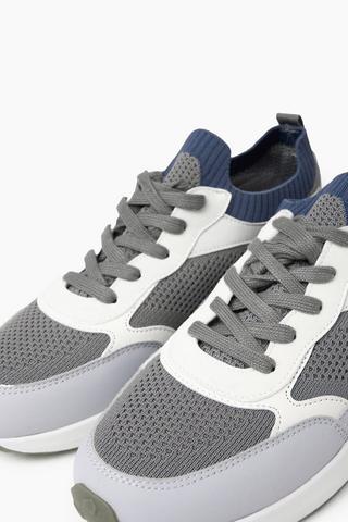 Trainer