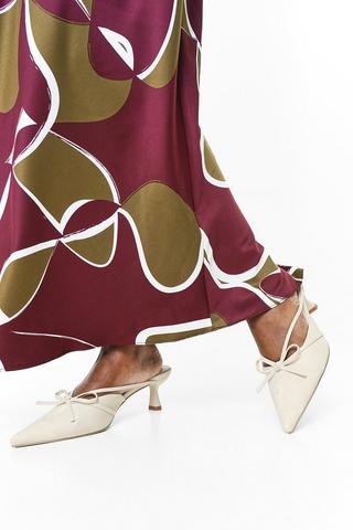 Bow Detail Court Heel