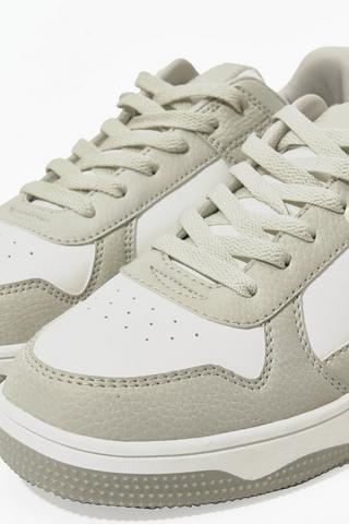 Sneaker