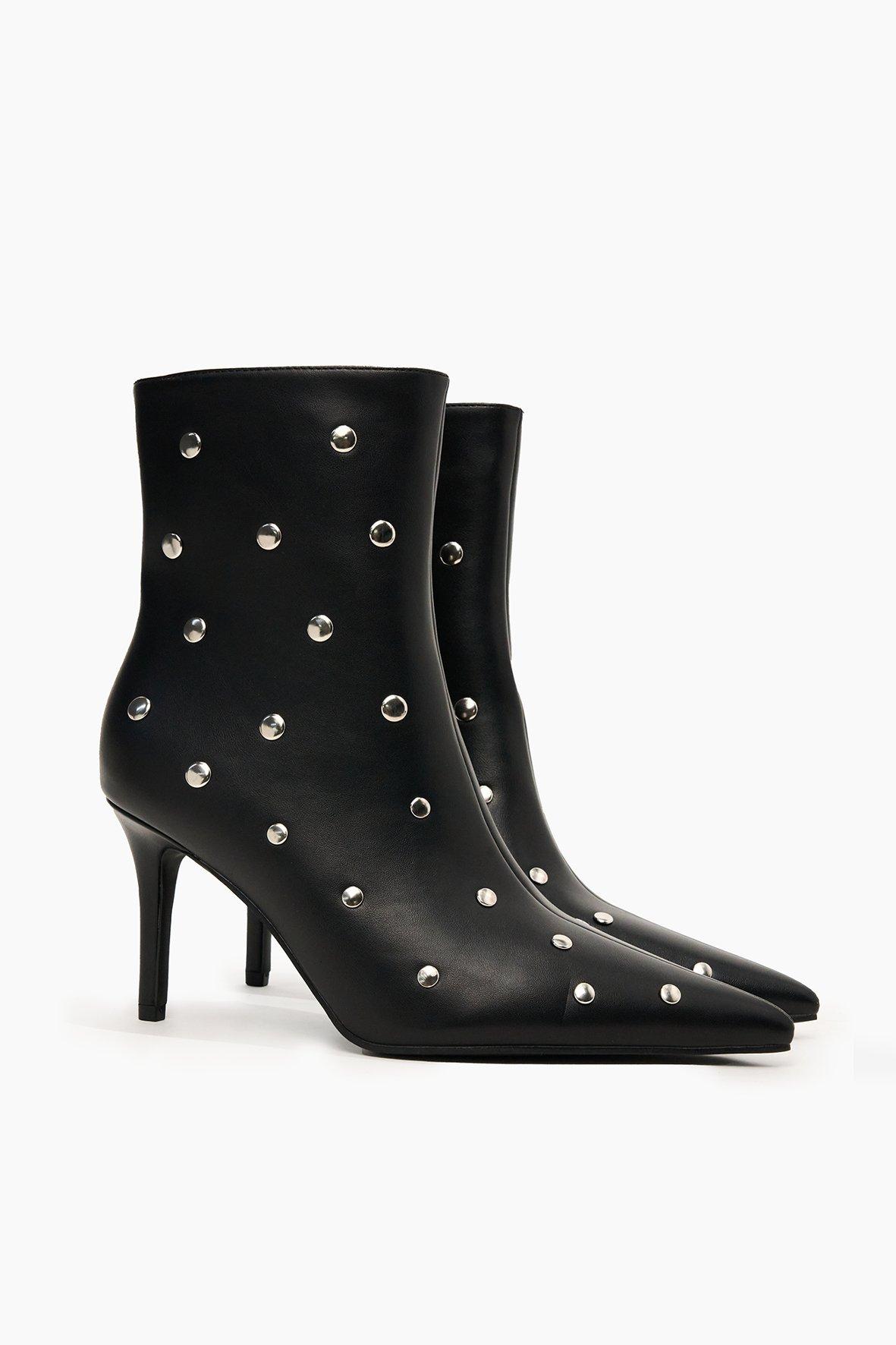 Stud detail boot