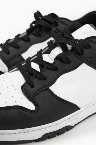 Sneaker