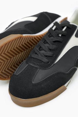 Sneaker