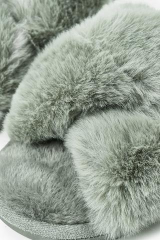 Crossover Fluffy Slipper