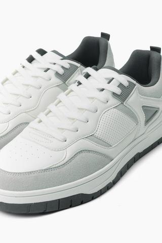 Sneaker