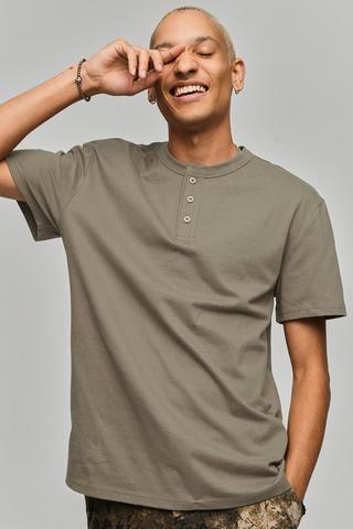 Henley T-Shirt