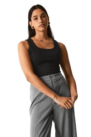 Sleeveless Fitted Top