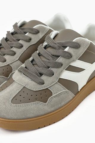 Sneaker