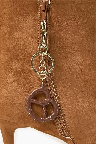 Pretzel Keyring