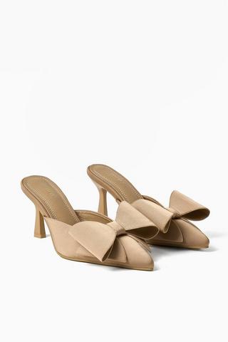 Bow Court Heel