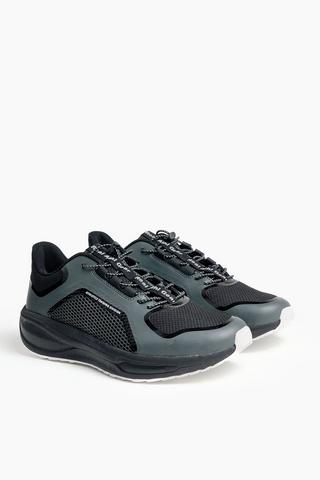 Trainer