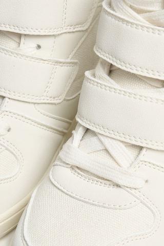 High Top Sneaker