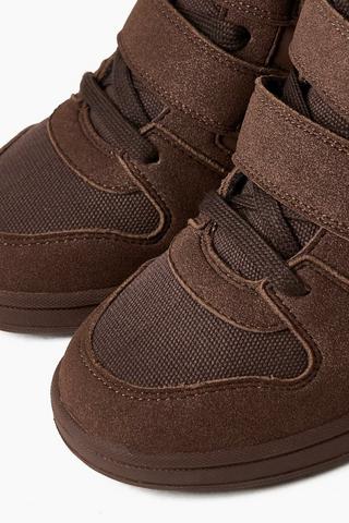 High Top Sneaker