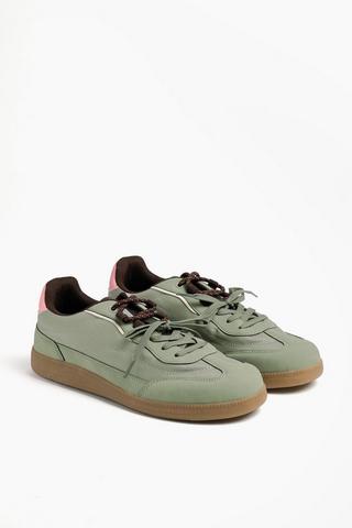 Sneaker