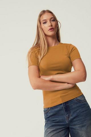 Ribbed Fitted T-shirt