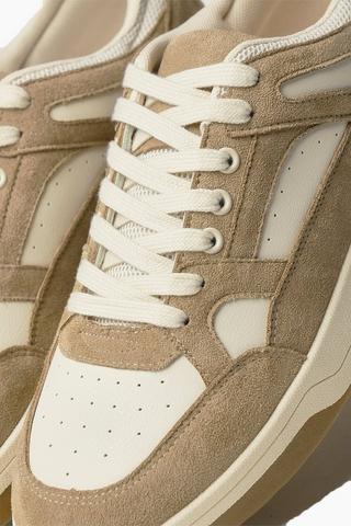 Sneaker