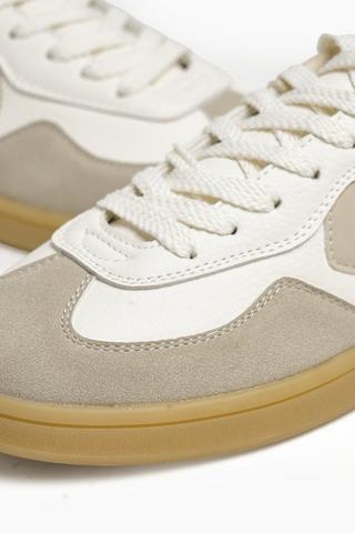 Sneaker