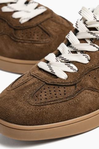 Sneaker