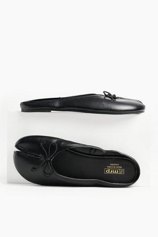 Slip-on Tabi Pumps