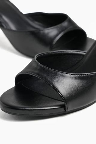 Kitten Heel