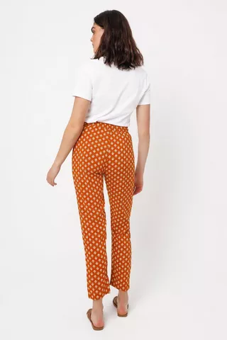 Pattern Tapered Pants