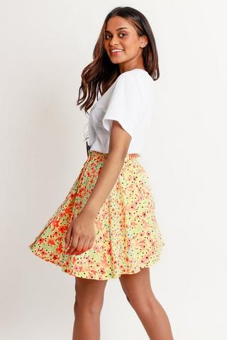 A line clearance skirt floral