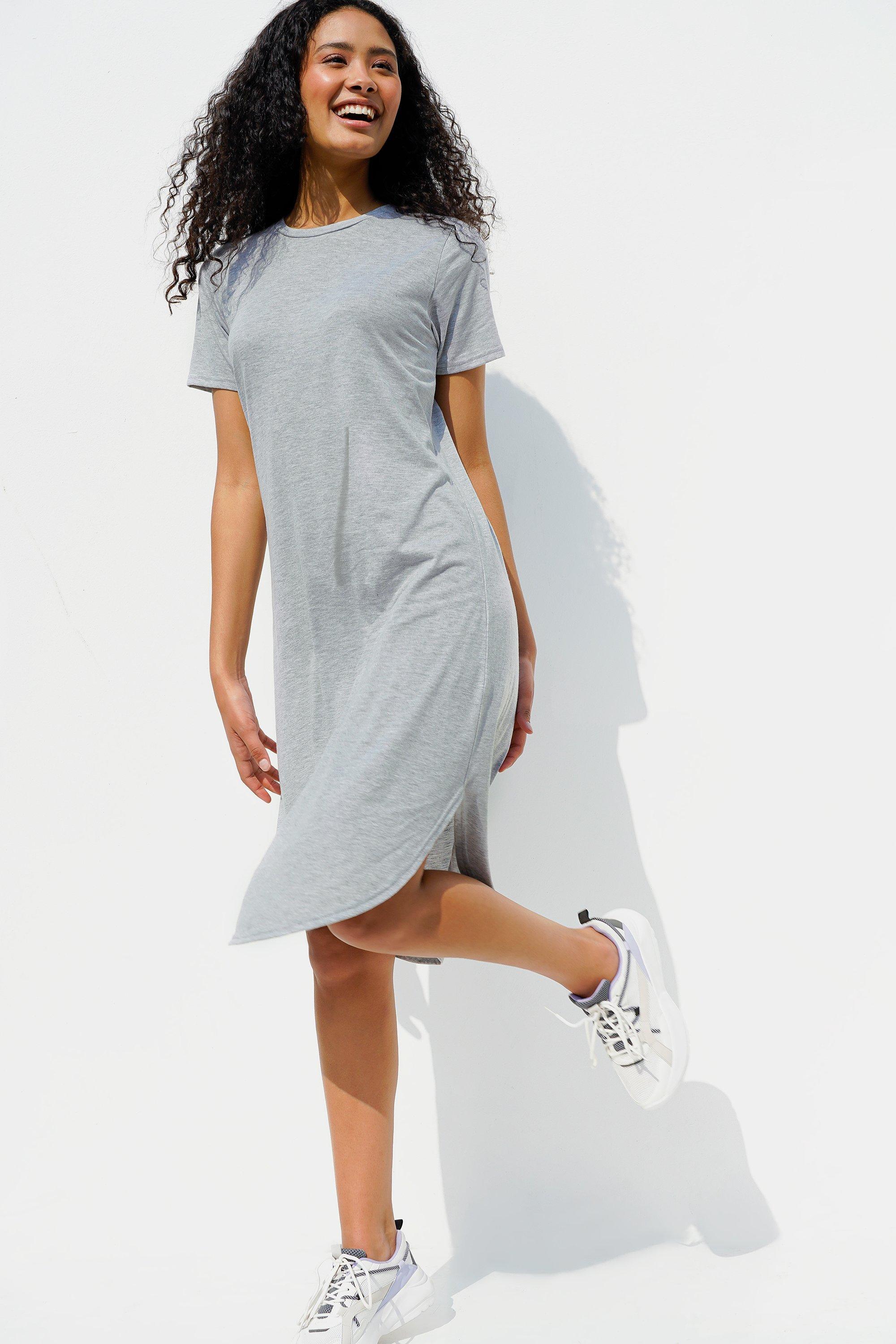 Grey tshirt cheap dress outfit