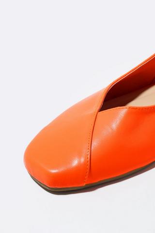 Pointy Slingback Mule