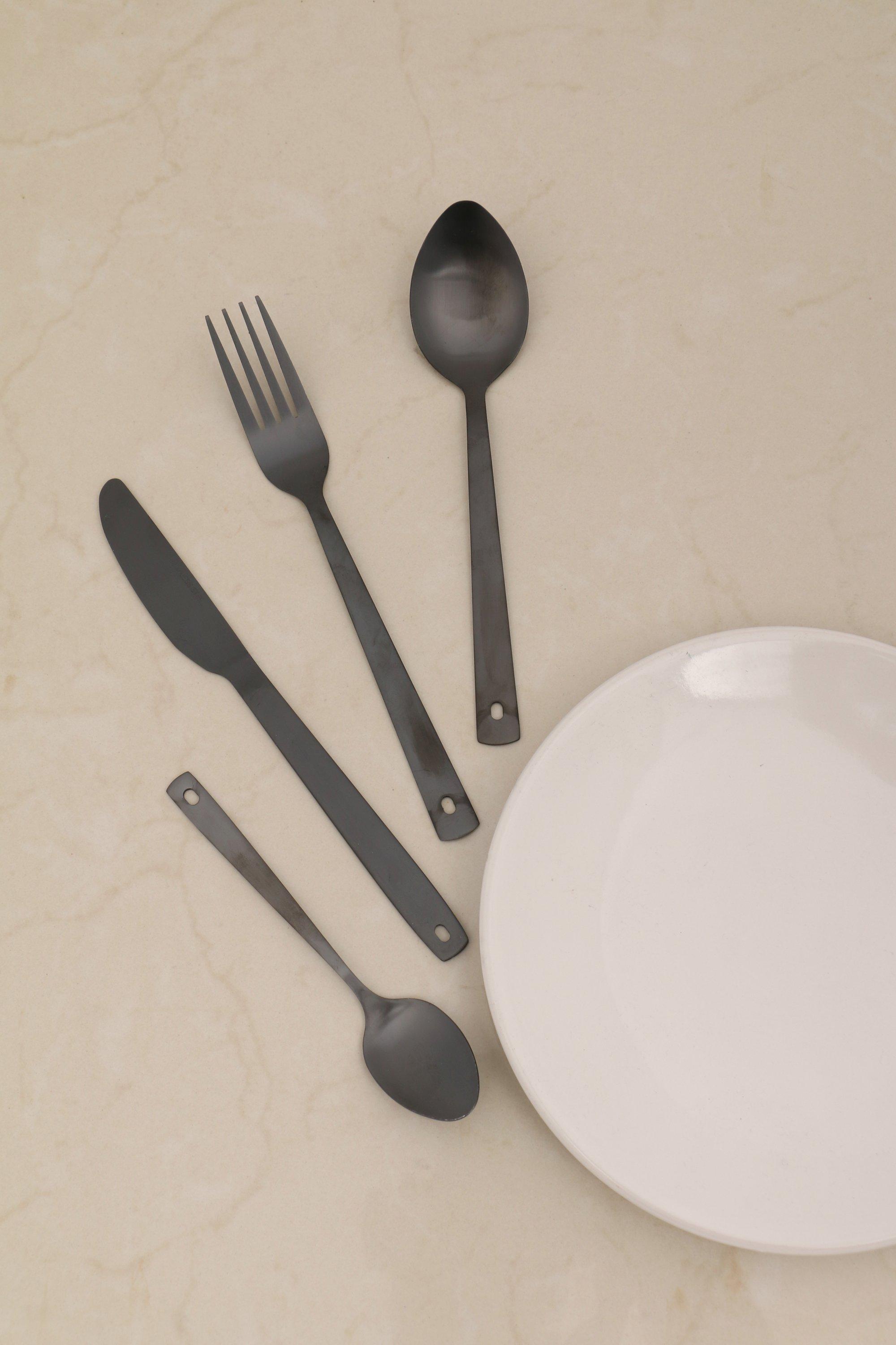 16 Piece Urban Hanging Cutlery Set