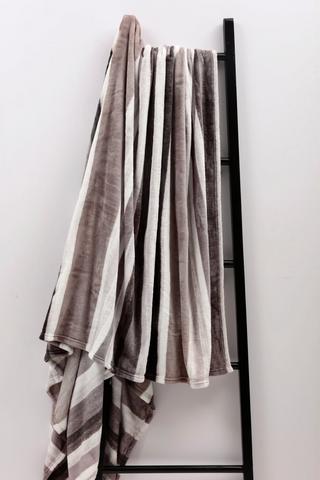 Super Plush Classic Stripe Blanket, 200x220cm