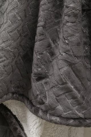 Embroidered Block Sherpa Blanket, 150x200cm