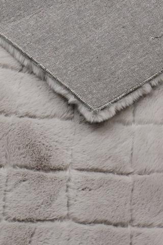 Faux Fur Embroidered Trellis Rug,160x240cm