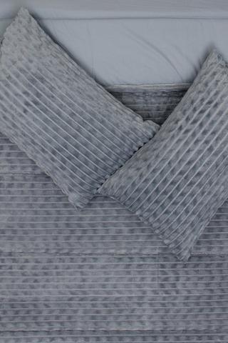 Plush Flannel Ribbed Embellished Comforter Set