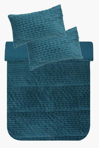 Plush Flannel Ribbed Embellished Comforter Set