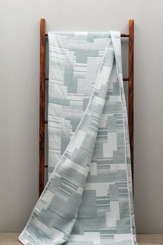 Yarn Dye Jacquard Patchwork Quilt